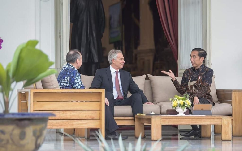 Presiden Bahas Rencana Pemindahan Ibu Kota Bersama Tony Blair dan Masayoshi Son