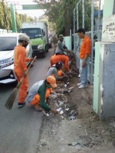 Jalan Indoporlen Setia Mekar Penuh Sampah di Sulap Tim Biawak Jadi Bersih