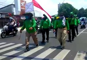 Tolak Omnibus Law, Zainuddin Nekat Jalan Kaki Semarang – Jakarta