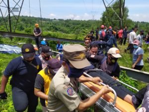 Wanita Mencoba Bunuh Diri dari Tower Sutet di Bogor, Proses Evakuasi Berjalan Menegangkan