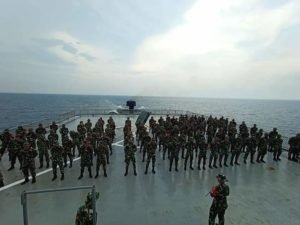 Yonif Raider 514 Divif 2 Kostrad Tetap Jaga Kebugaran dan Laksanakan Pembinaan Fisik di Atas Kapal