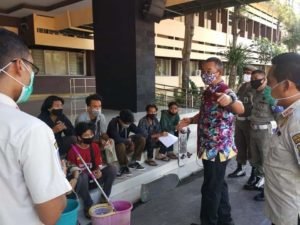 Kasat Polpp Bondowoso Beserta Jajaran Berikan Pembinaan Kepada Pemain Skateboard Di Monumen Gerbong Maut Yang Sempat Viral