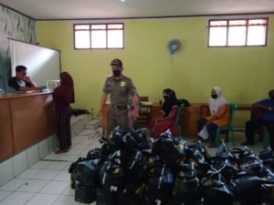 Desa Ridogalih Kecamatan Cikakak Salurkan Bansos Jabar Tahap III