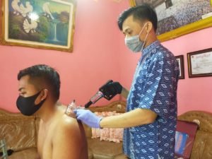 Jalan Menuju Sehat, Angga Terapi Bekam Bondowoso Solusinya