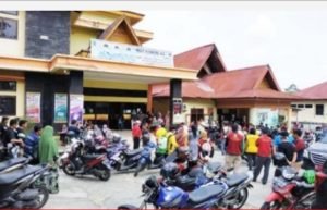 Warga Kota Pekanbaru Memadati Kantor Disdukcapil di Akhir Pekan