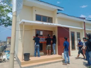 Pengembang Aliqa Resident Diseruduk Subkon dan Mahasiswa, 12 Unit Rumah Disegel