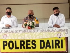 Puluhan masyarakat Datangi Mapolres Dairi meminta judi dadu ditutup