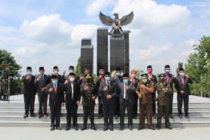 Pjs Bupati OKU Menghadiri Acara Ziarah Nasional Dalam Rangka Memperingati Hari Pahlawan Ke-75 Tahun 2020