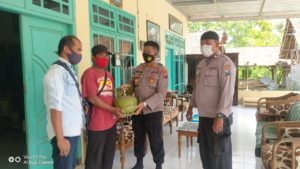 Kapolsek Grujugan Berikan Tabung Gas LPG Untuk Ponpes Ar Ridwan