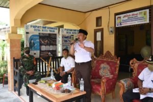 Bupati Kampar Serahkan KTP untuk Masyarakat di Desa Koto Tibun Kampar