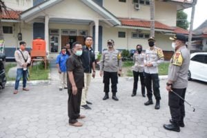 Cek Gudang Logistik KPU, Kapolres Situbondo Siapkan Personil Untuk Pengamanan