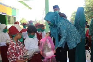 Tingkatkan Gizi Anak, TP. PKK Bantaeng Salurkan Bantuan B2SA