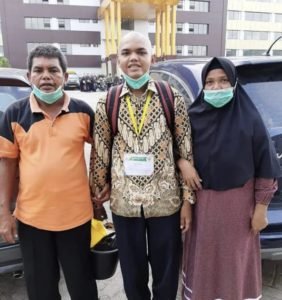 Membanggakan, Anak Tukang Becak di Indragiri Hulu Jadi Polisi