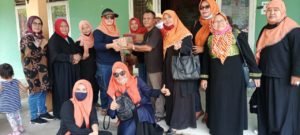 Sebagai Bentuk Kepedulian, Forum Kota Bertuah Distribusikan Sembako untuk Korban Banjir di Kuansing