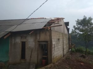 Sejumlah Rumah di Bogor Rusak  Parah Akibat Diterjang Hujan Deras dan Angin Kencang