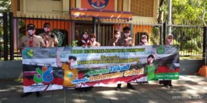 Dinkes Pamekasan Gandeng SBH Bagikan Masker Gratis Kepada Warga untuk Memperingati HKN ke-56