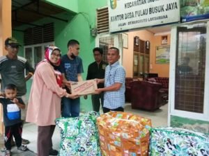 Kepedulian Forum Kota Pekanbaru Bertuah Kepada Warga Terdampak Banjir di Kecamatan Inuman