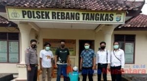 Sadis!!.. Seorang Ayah Tega Tusuk Anak Kandungnya Sendiri Hingga Tak Bernyawa