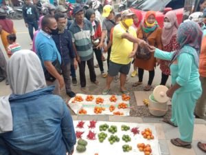 Kakak Beradik Kunjungi Pasar Tradisional Desa Fogi