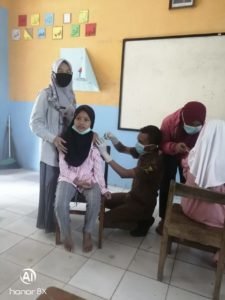 SDN 01 Kalapanunggal Laksanakan Suntik Imunisasi Siswa-siswi