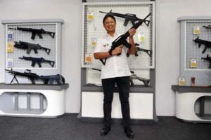 Wakil Menteri BUMN 1 Kunjungi Pindad Tinjau Perkembangan Industri Pertahanan Nasional