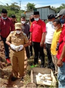 Wakil Bupati Taliabu Telah Meletakkan Batu Pertama Sekretriat DPC PDI-P