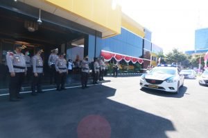 Kapolda Jatim Lepas Distribusi Daging Qurban Door to Door untuk Masyarakat Terdampak Covid-19