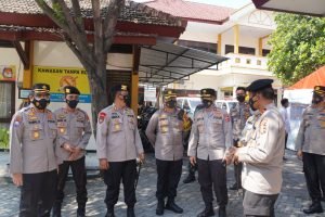 Kakor Sabhara Polri Puji Penerapan PPKM Darurat di Gresik
