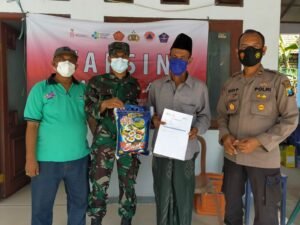 Polres Bagikan 1,5 Ton Beras Kepada Warga Jungkarang yang Mengikuti Vaksinasi Covid-19