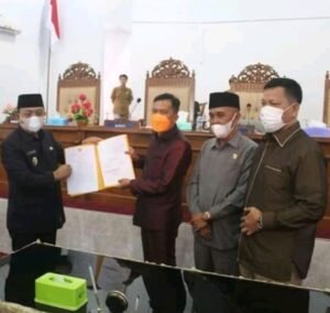 DPRD Seluma Gelar Rapat Paripurna Penyampaian Padangan Umum Fraksi Terhadap Tiga Raperda