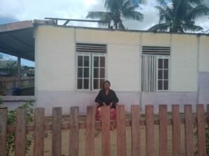 Janji Aliong Mus, Saat Tinjau Rumah Warga Akibat Musibah Angin Puting Belum di Tepati
