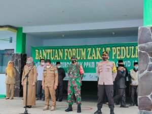 Forkopimda Lumajang Salurkan Bantuan 19.681 Sak Beras Kepada Masyarakat Terdampak PPKM