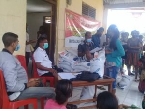 Kepala Dinas Sosial Mendistribusikan Pembagian Beras Dimasa Pendemik Covid-19 PPKM