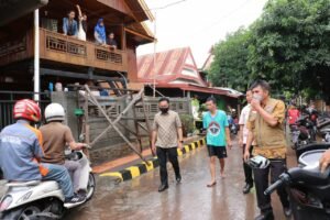 Bupati Bantaeng Begadang Keliling Kunjungi Warga Korban Banjir