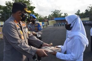 Kapolres Pimpin Giat Upacara Pengukuhan Relawan Covid-19 Polres Pamekasan