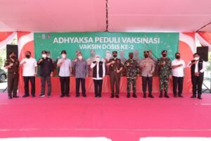 Forkopimda Jatim Melaksanakan Vaksinasi Tahap 2 di Islamic Center Surabaya