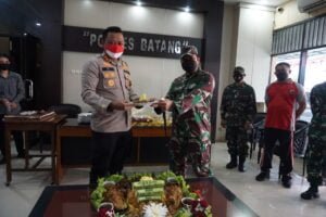 Dandim 0736/Batang Datangi Polres Batang Berikan Ucapan Selamat Ulang Tahun Kepada Kapolres Batang