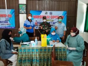 Dandim 0736/Batang Tinjau Vaksinasi Masal Tahap Pertama di Kalangan Pelajar