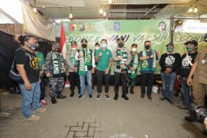 Polda Jatim Laksanakan Vaksinasi Komunitas Terhadap 1000 Bonek Mania