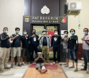 Tersangka Curas  Diringkus Polisi di Gapura Tanjung Harapan Kasui