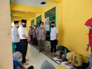 Jumatan dengan Warganya, Ilham Azikin Dorong Percepatan di Tempat Ibadah