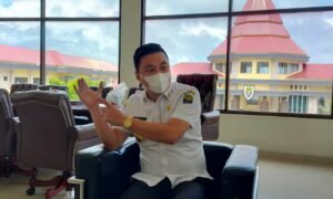 Bupati Freddy Thie, Memberikan Perhatian Kusus untuk Potensi dan Kualitas Buah pala di kaimana