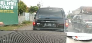 Diduga Plat Mobil Dinas Milik Pemkab Bondowoso Disulap Warna Hitam