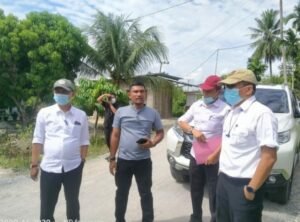 Kadis PUPR Bersama Kabid Bina Marga Tinjauan Langsung Pengaspalan di Kecamatan Salo