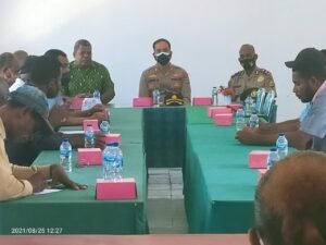 Kapolres I Ketut Widiarta, Silaturahmi Bangun Sinergitas dengan Dewan Adat Kaimana
