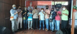 Bangun Sinergitas, Kapolres Kaimana Silaturahmi dengan Insan Pers