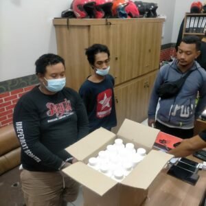 Dua Pria Asal Sidoarjo Diringkus Polisi Saat Kedapatan Membawa Pil Logo Y Sebanyak 30.528 Butir
