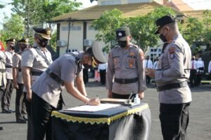 AKBP Abdul Hafidz Pimpin Sertijab Beberapa Pejabat Jajaran Polres Sampang