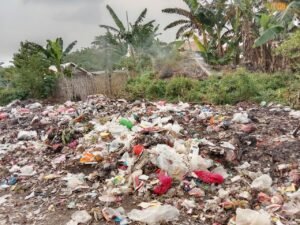 Diduga Ada Unsur Kesengajaan, Terjadi Penumpukan Sampah di Samping Mushola Kampung Suka Bumi