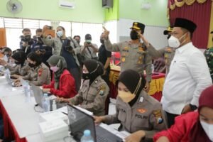 Kapolda Jatim Cek Vaksinasi Pelajar SMAN 1 Gresik